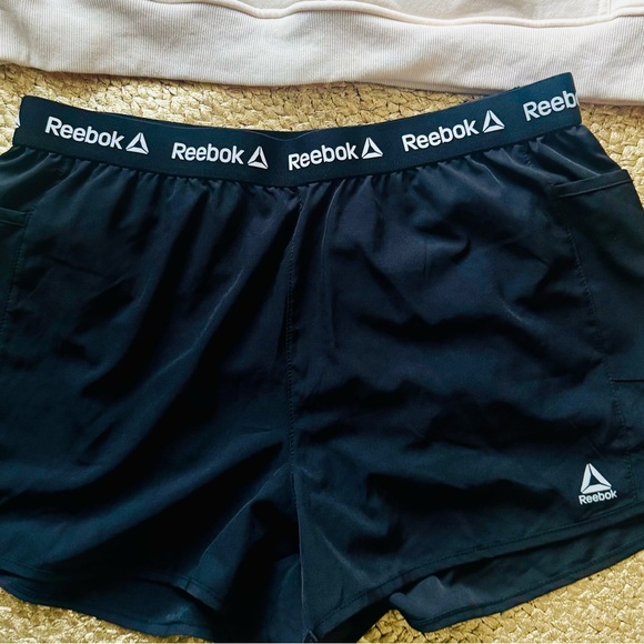 Cream Half-Zip Top and Reebok Black Shorts Bundle (3 pieces) - Picture 3 of 9